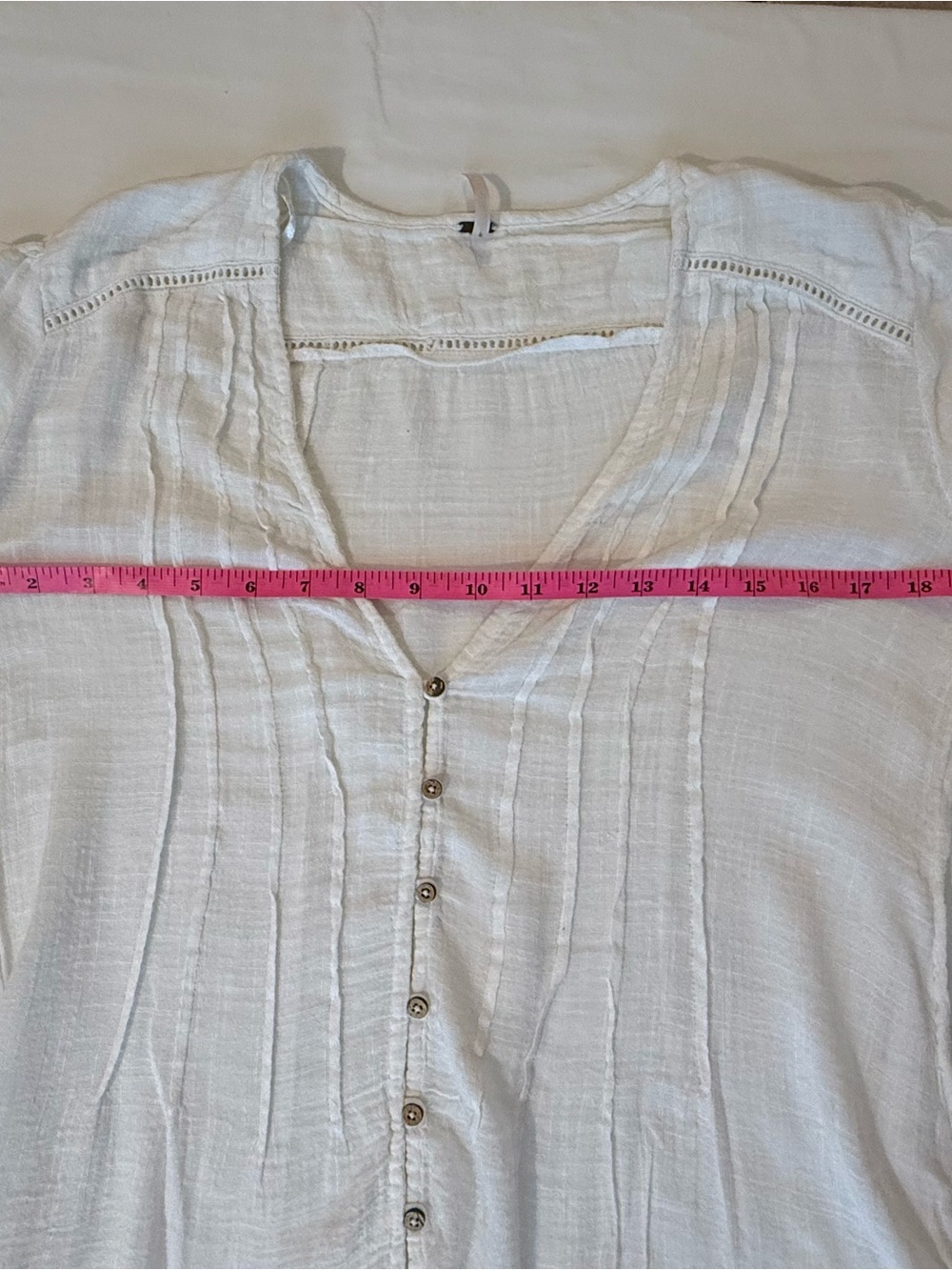 Free People White Textured Button-Front V-Neck Blouse - Picture 6 of 8